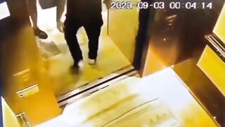 Bắn lén đằng sau lưng