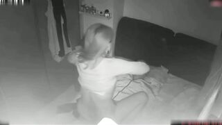 Loạn luân Check CAM Thấy Con gái dâm đãng nứng lồn Mò Vào Phòng Ông chồng Gạ Địt