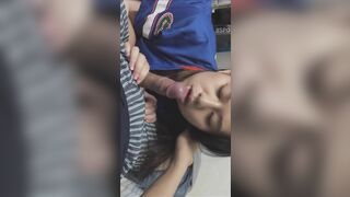 Em gệ năm nhất bú cu ngập mồm