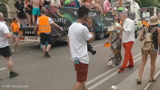 Public Bên tây, Khoả thân Khoe Vú Lồn Ở Phố đông người quay video