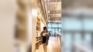 Em b thân dâm đãng vú siêu khủng k mặc quần lót cùng thằng b lên thư viện đọc sách