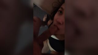 Xin đụ thì sợ có bầu, nên em họ cho anh trai đụ vào mồm mỗi khi nứng lên.