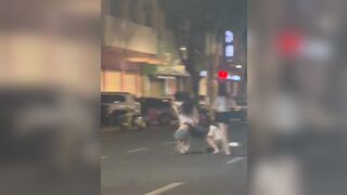 Các em gái mới lớn đánh nhau xé đồ dành cặc, áo quần rách tùm lum.