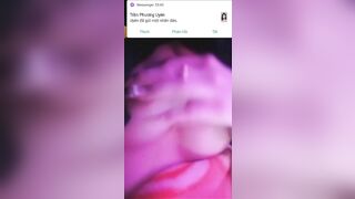 call video với bé mới lớn được em cho xem vú bướm