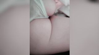 lén mò bím bà chị dâu ngủ say mông tròn trắn nõn nà