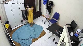 hack cam phòng đứa em họ thấy nó đảng thử đồ ngủ mới mua