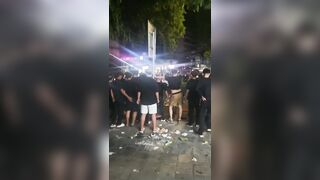Đánh ghen tranh dành con cặc, xé đồ nhau trước khu phố đông người.