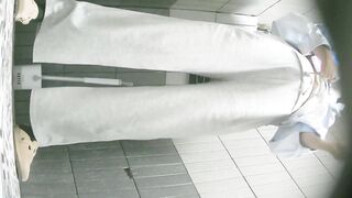 quay lén nhà vệ sinh mấy em non tơ đi đái thật kích thích - phần 29