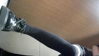 quay lén nhà vệ sinh mấy em non tơ đi đái thật kích thích - phần 35