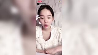 Em hàng vú bự Việt Nam cực dâm livetream trên tiktok show cả vú với đầu ti