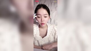 Em hàng vú bự Việt Nam cực dâm livetream trên tiktok show cả vú với đầu ti