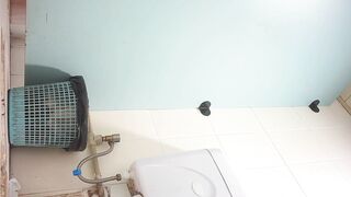 quay lén nhà vệ sinh mấy em non tơ đi đái thật kích thích - phần 42