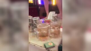 Thác loạn trong quá karaoke,2 em nhân viên đứng nhảy khỏa thân còn đái vào lon bia