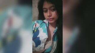Em học sinh mới lớn vú to khủng lồn múp khoe hàng dâm đãng