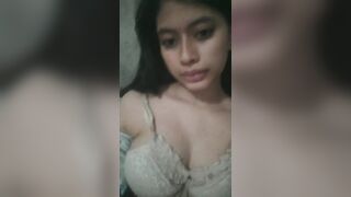 Em học sinh mới lớn vú to khủng lồn múp khoe hàng dâm đãng