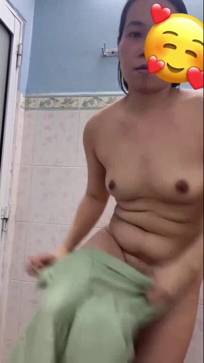 Chi dau tam rua lon xong bi du 2 lo