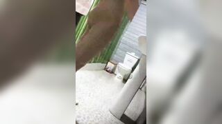 quay lén chị dâu 2k3 đang rửa chim trong nhà tắm