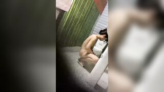 quay lén chị dâu 2k3 đang rửa chim trong nhà tắm