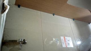 có 1 không 2 quay lén nhà vệ sinh nữ toàn các em non tơ xinh xắn - phần 3