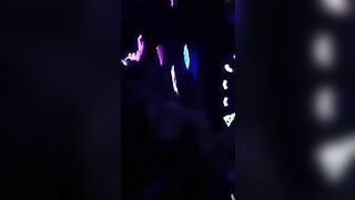 Thác loạn họp lớp tại quán Karaoke