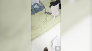 Chồng bắt ghen vợ thường đụ với bồ, rất xinh gái có thể khiến cho anh em tiếc nối.