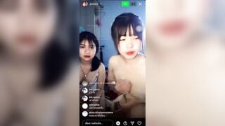 2 chị em họ cả 2 đều bị les live sex cực dì dâm khi khoe lồn.