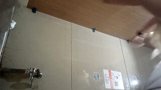 có 1 không 2 quay lén nhà vệ sinh nữ toàn các em non tơ xinh xắn - phần 44