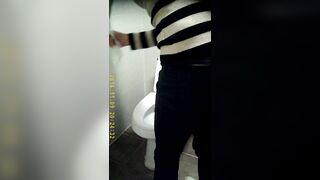 có 1 không 2 quay lén nhà vệ sinh nữ toàn các em non tơ xinh xắn - phần 51