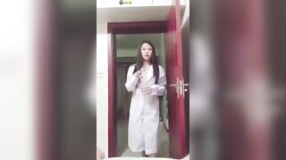 Cô y tá dâm đãng mùa dịch