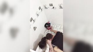 Đi karaoke say sỉn vào nhà wc không ngờ bị thằng bạn nó ***