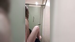 Em trai đợi trong toilet chị họ giả vờ đi đái, kế hoạch hoàn hảo để chị em đụ nhau.