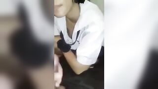 2 em học sinh nứng quá kéo nhau bào nhà wc trường học để giải nứng