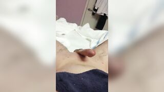 em nhân viên wax lông dái sướng đến nỗi xuất tràn