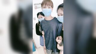 Thiếu tiền nên thanh niên đành đưa ghệ sang Cam cho mấy th Phi đen cặc to đụ kím tiền