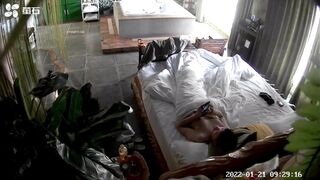 Chủ homestay đặt cam quay lén cặp đôi thuê phòng địt nhau cả ngày,mới sáng dậy đã đụ