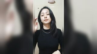 Full clip em rau vừa xinh vừa dâm ngày nào cũng show hàng móc lồn cưỡi gối ôm