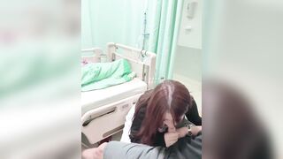 Chồng thì nằm trên giường bênh truyền nc mà k chăm lại lén lút bú cặc ng lạ bên cạnh