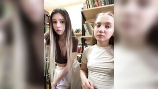 Live ko mặc áo ngực 2 em rau khoe hàng