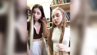 Live ko mặc áo ngực 2 em rau khoe hàng