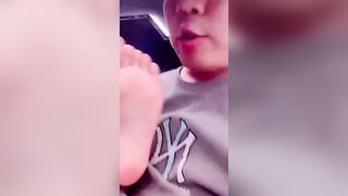 Thanh niên Biến thái Đi Karaoke, Để Nhân Viên hát, Bú Liếm ngón chân live sex
