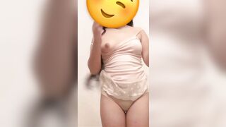 E Sinh viên Mặc đồ ngủ, Ko mặc áo Lót, Chát Sex Khoe lồn thủ dâm