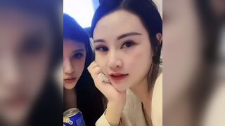 gái xinh lộ hàng trên live stream