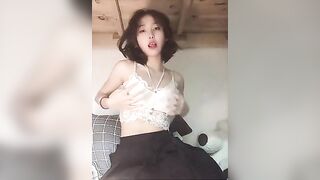 Tranh thủ KTX ko có ai, Sinh viên Năm 2 Lén Bóp vú Móc lồn thủ dâm loli mình dây rên