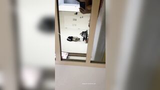 địt nhẹ thôi em rên mẹ nghe thấy mất