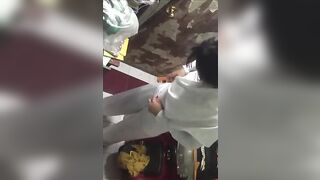 Quay lén em học sinh thay đồ đi học