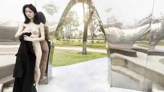 Dâm nữ mình dây thích show hàng public cả ngày ở ngoài đường mà chẳng mặc 1 mảnh vải