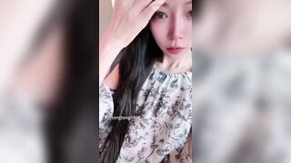 wataa Trên xe buýt trêu chọc anh chàng đẹp trai    Anh ấy bảo không nhịn được nữa