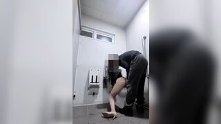 khổ thân con bé nó say bj thằng bạn đè ra chịch còn quay lại video tống tình