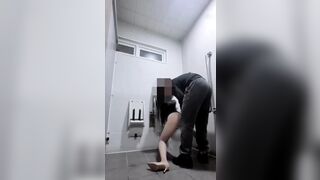 khổ thân con bé nó say bj thằng bạn đè ra chịch còn quay lại video tống tình