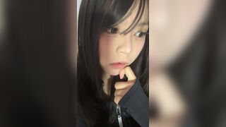 tí tuổi đầu đã nứng lồn thủ dâm